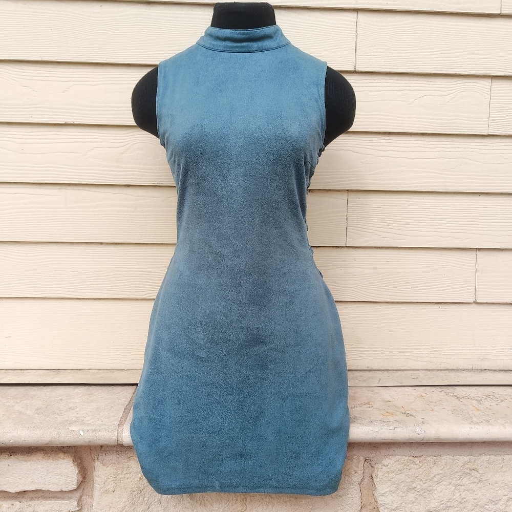 Windsor short sleeveless aqua blue dress size‎ M with two sides on the sides